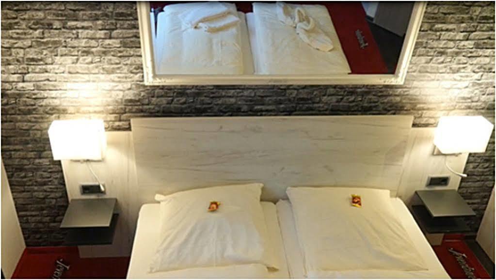 Hotel Im Schuetzenhof, يفير المظهر الخارجي الصورة